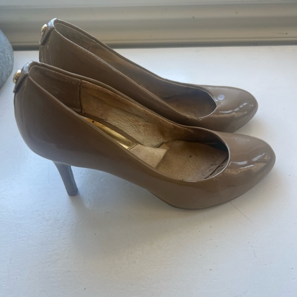 *WELL WORN* Used Pumps Petite size 4/34 - Picture 4 of 9